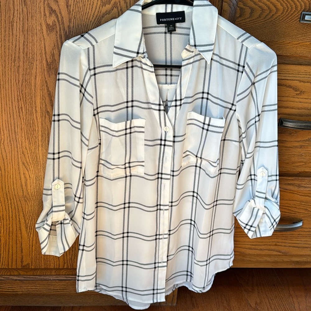 Fortune & Ivy Blouse White with black window plaid striping, 3/4 sleeves Size XS